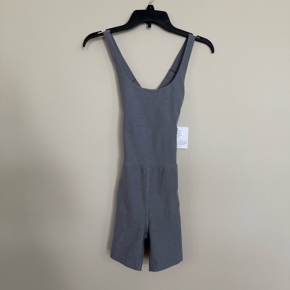 Beyond Yoga Cloud Grey Space Dye Get Up And Go Sleeveless Romper - Picture 2 of 14